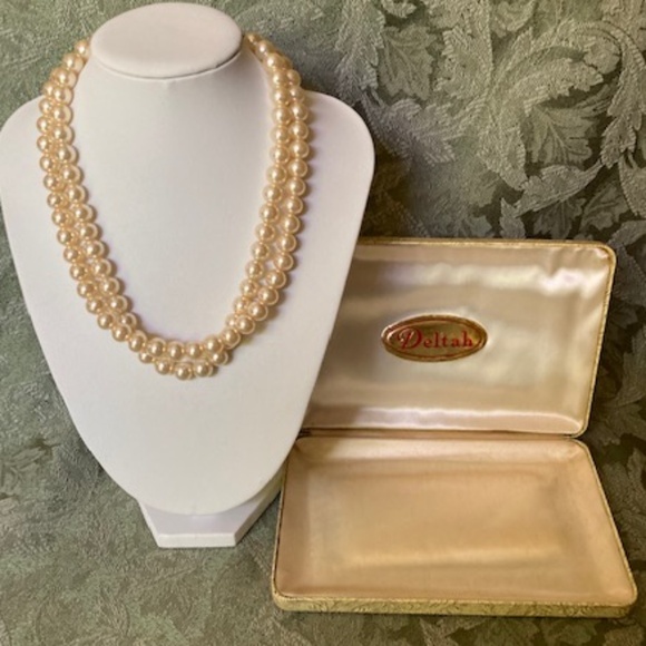 1950's Delta Simulated Pearls With Original Box - Picture 2 of 13